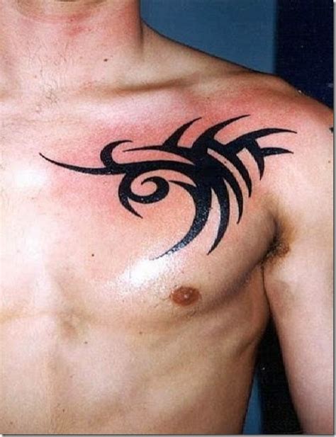 tatuajes pequeos en el pecho hombre|30 ideas de TATUAJES EN EL PECHO de hombre/mujer。